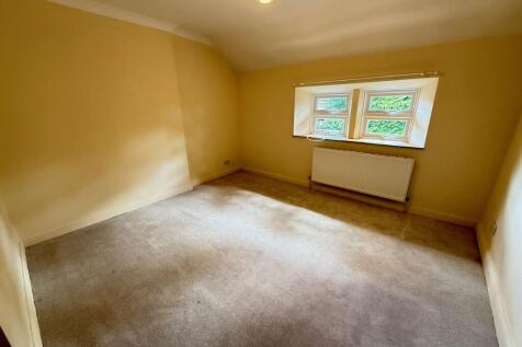 195 Toftshaw Lane, Bradford, West Yorkshire, BD4 6QR photo 4