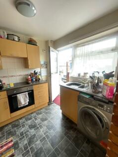 Queensway, Burton Latimer, Kettering photo 5