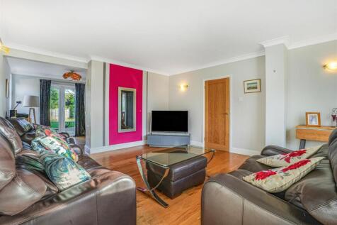 6 Bugbrooke Road, Gayton