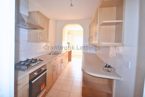 Three bedroom terraced house to rent Ridgeway Gar