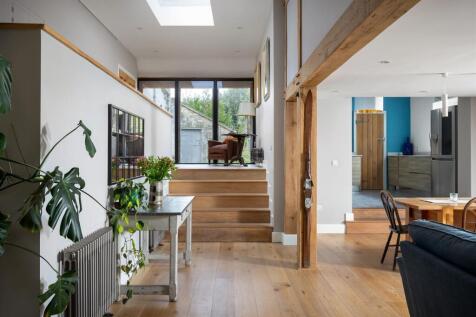 45 - 9-10 Sherborne - GL54 3DU - Web.jpg