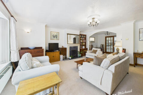 CAM03852G0-PR0396-STILL001