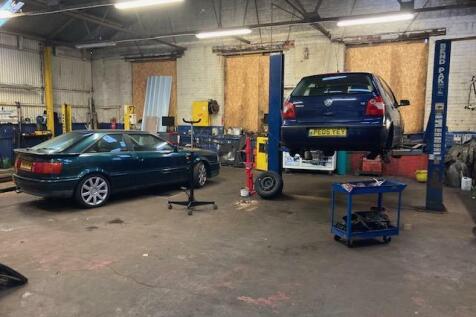 Steel Framed Main Garage /Workshop