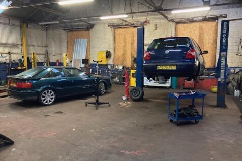 Steel Framed Main Garage /Workshop