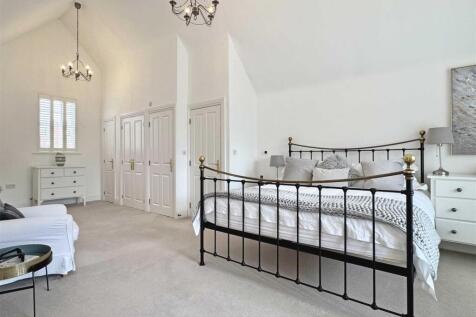 Master Bedroom b.jpg