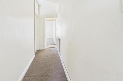 CAM01877G0-PR0433-STILL015