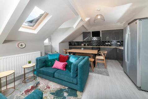 6-bed flat on Portland Terrace, Newcastle upon Tyne, £4,316/mo