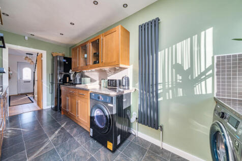 1396046-6-695e646...