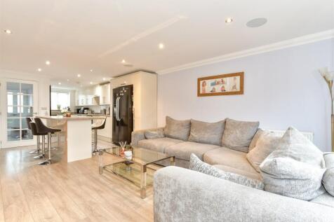 Lounge/ Kitchen/Dining Area