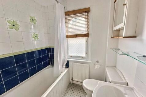 WhatsApp Image 20260114 at 133917 bathroom.jpg