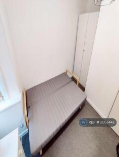 London, London, UB5 photo 3