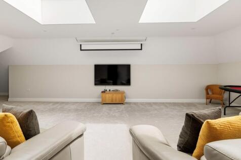 MEDIA &amp; GAMES ROOM