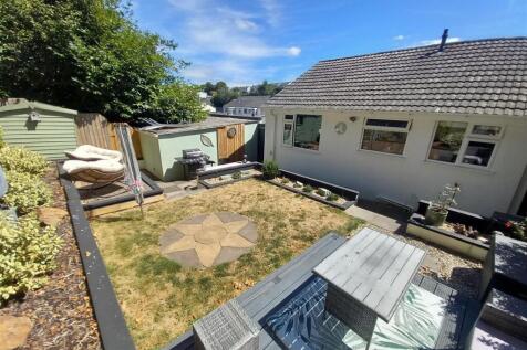 46 Laur Ave R Gdn 1.jpg