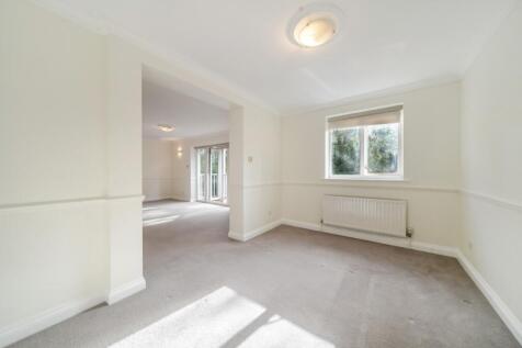 Larch Avenue, Ascot SL5 photo 4