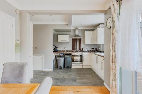 Kitchen / Dining Area
