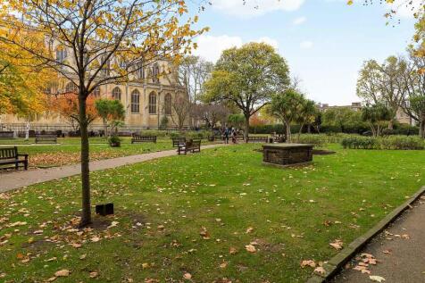 2 Britten Street ...