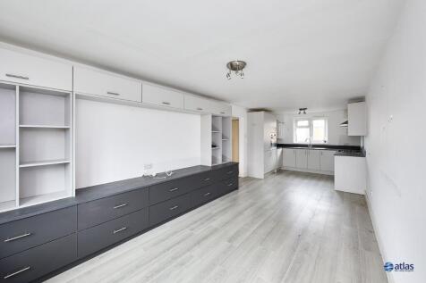 Living/Kitchen Area