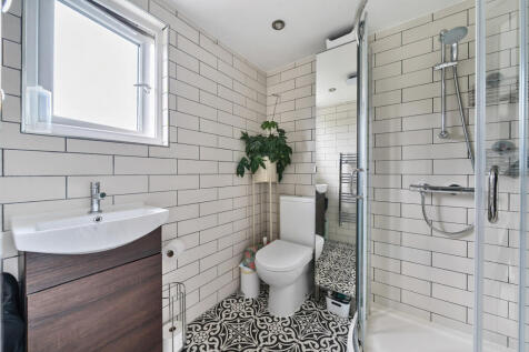 1297553-9-682f2df...