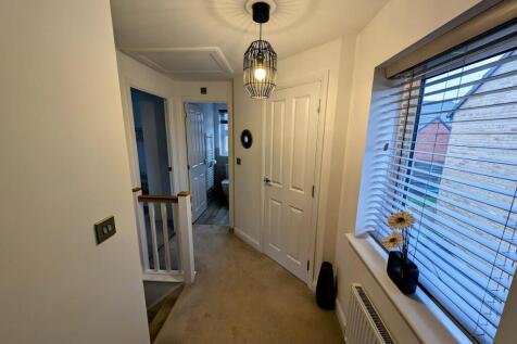 15 Crossman Way landing 2.jpg