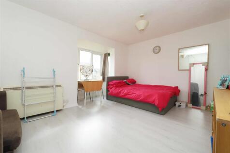 Studio flat on Boxwood Close, West Drayton, £1,050/mo