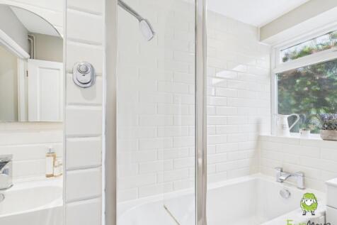 EweMove Estate Agents Basingstoke - Upper Sherbour