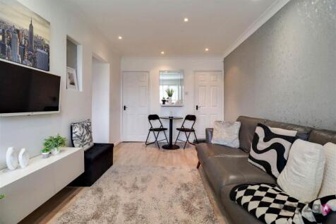 2 MARTIN COURT.jpg