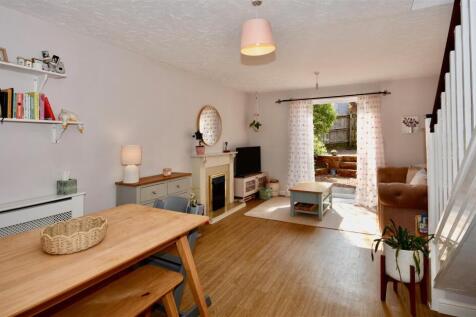 Spacious sitting/dining room