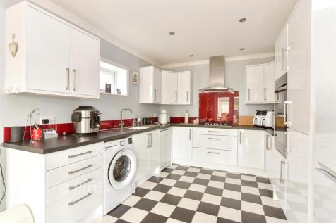 Kitchen/ Dining Room