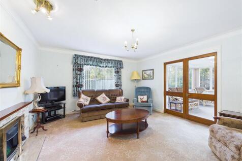 Sitting Room &amp; Dining Area