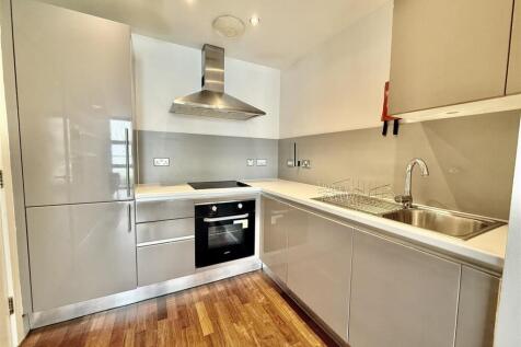 LOUNGE/KITCHEN