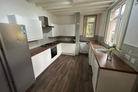 6-bed semi-detached on St. Michaels Villas, Headingley, Leeds, West Yorkshire, LS6, £3,744/mo