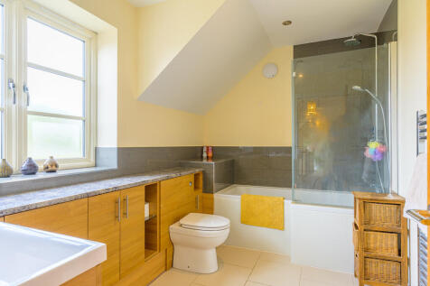 Bathroom DSC_4999...