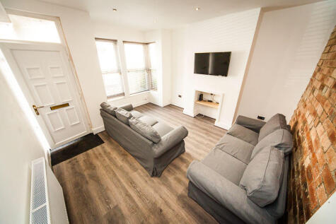 Burchett Place, Woodhouse, Leeds, LS6 2LN photo 3