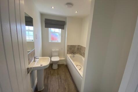 Bathroom 3.jpg