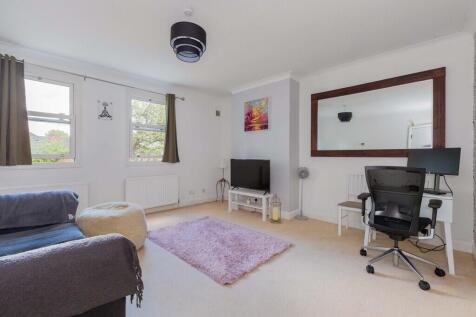 5 Newlands House photo 3