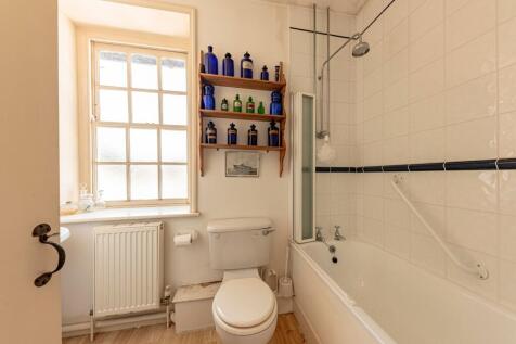 Bathroom W.C Two (1)