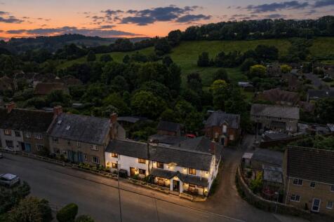The_Knapp_Inn_Twilight_Rightmove