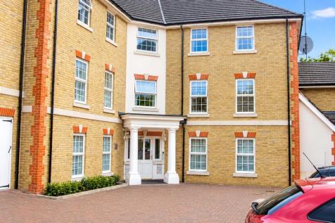 2-bed flat on Fuller Close, Bushey Heath, Herts, WD23, £1,700/mo