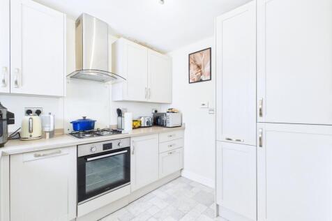 CAM01909G0-PR0373-STILL014