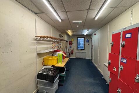 Retail Property (high street) to rent Image 5