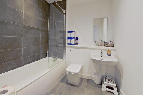 a105-alexandra-apartments-bathroom.jpg