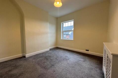 Bedroom 1.jpg