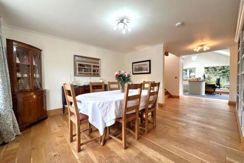 Annexe Living Space Through To Kitchen 409