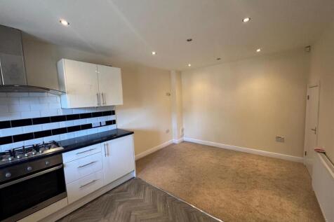 2b Kitson Hill Road, Mirfield, WF14 9EL photo 4