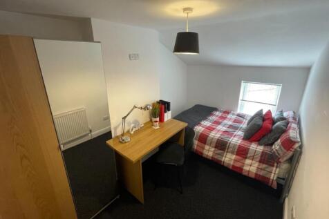 A bright and inviting double bedroom with a coz...