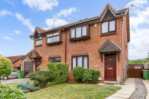 3-bed semi-detached on Bransdale Avenue, Guiseley, Leeds, £1,300/mo
