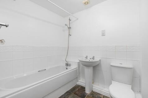 Ayr Avenue, Colburn photo 4