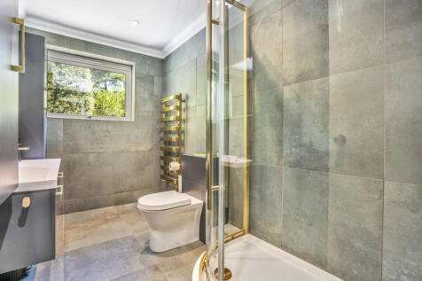 Primary En-Suite