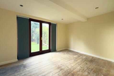 Downstairs Garden Bedroom(1)