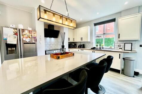 Rochdale, OL11 - property photo